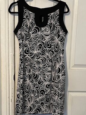 Connected Apparel Black and White Swirl Sleeveless Petite Dress